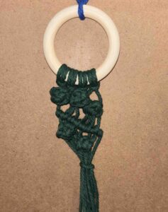 Berry knot with a row of double half hitch knot.