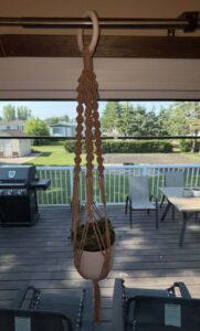 completed macramé plant hanger