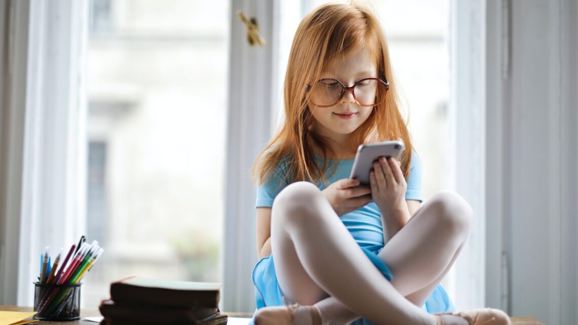 Parents should be aware: There are more advantages over the disadvantages of social media on children