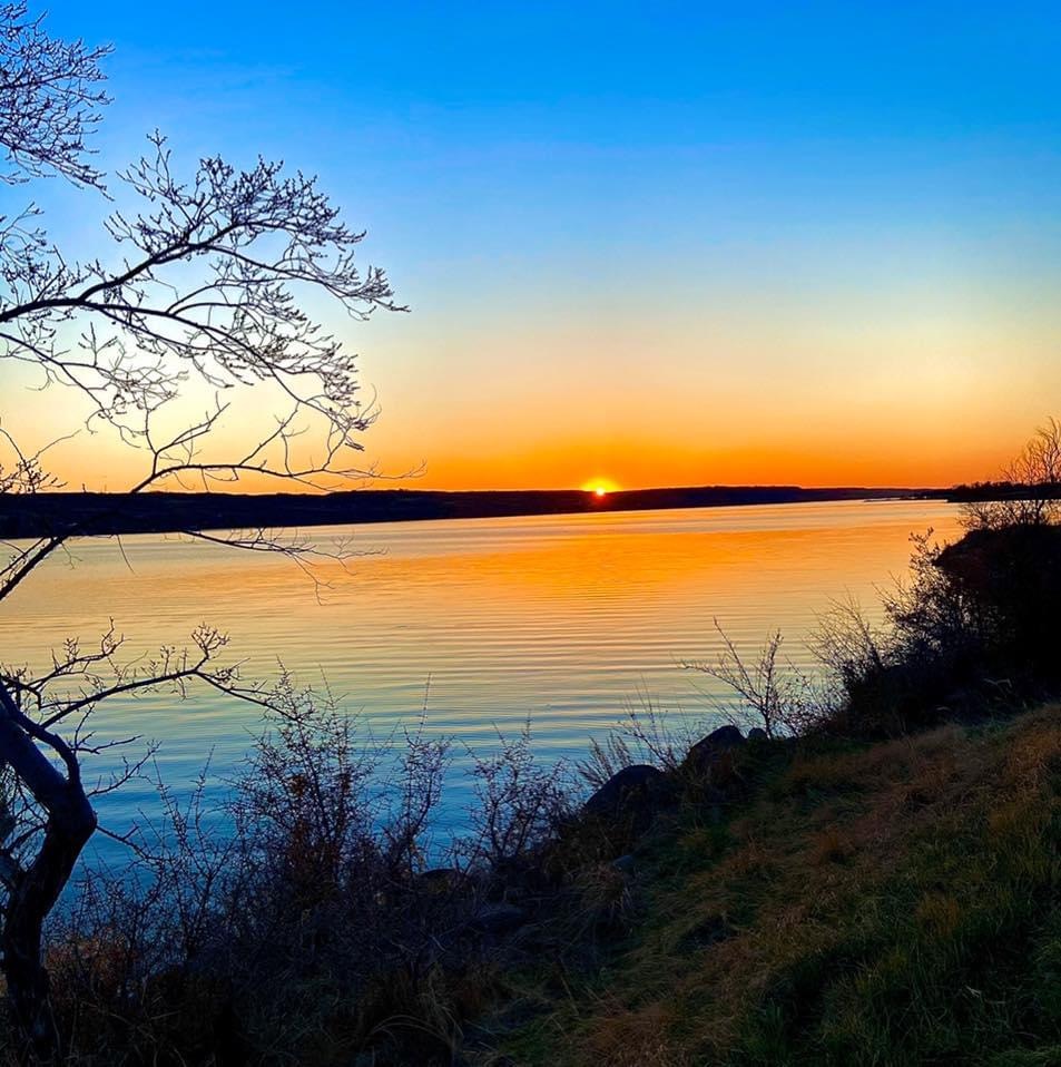 Sometimes, we need to be spontaneous and go where our heart tells us to in life. This was a path I just chose to go down and it led me to a beautiful sunset. The unknown can be beautiful, we need to just give it a chance